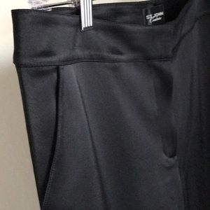 NWOT St. John  couture satin cropped pants.